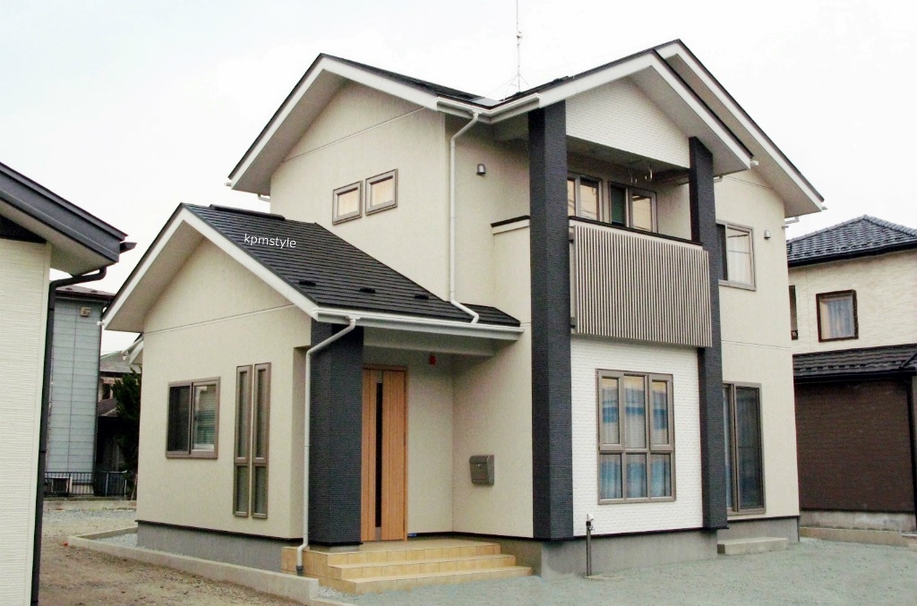天窓と床ガラスが採光を考慮する家　　(八戸市根城)